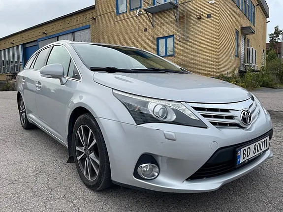 Toyota Avensis 2013 photo 2