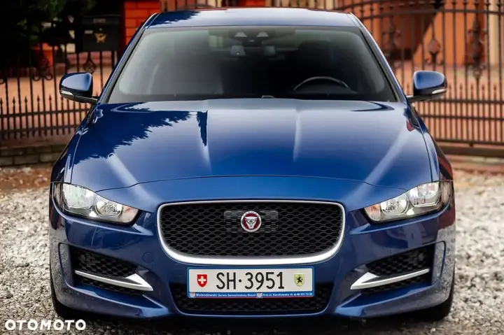 Jaguar Xe 2016 photo 4