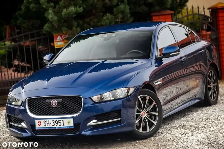 Jaguar Xe 2016 photo 5