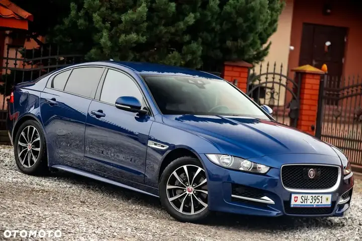 Jaguar Xe 2016 photo 3