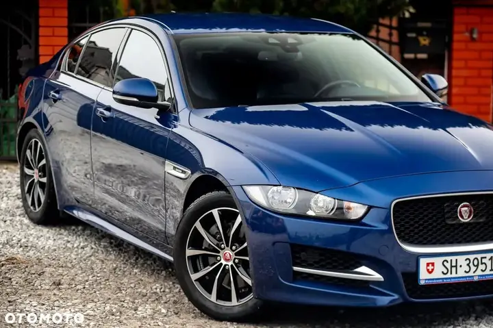 Jaguar Xe 2016 photo 2
