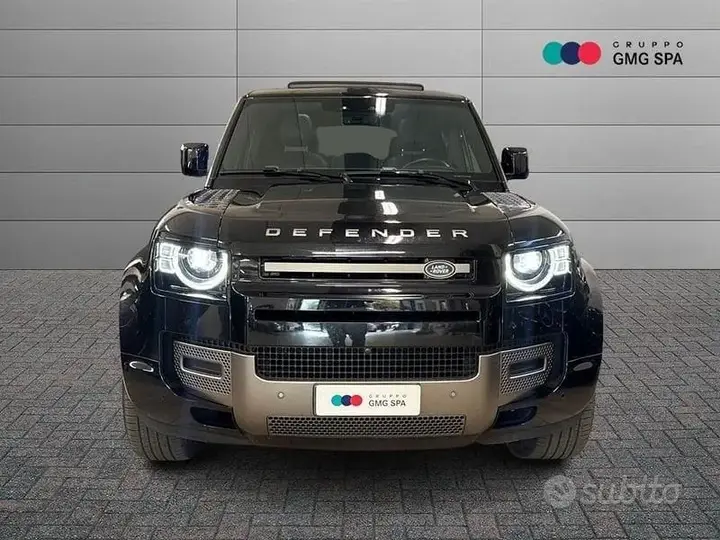Land Rover Defender 2024 photo 2
