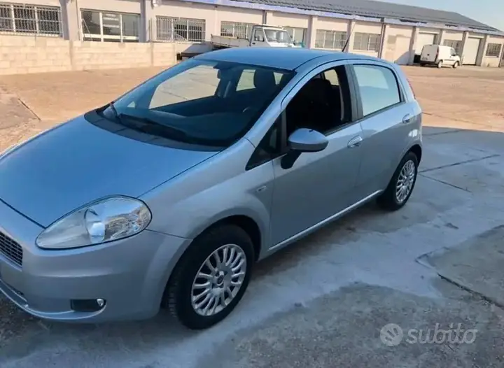 Fiat Grande Punto 2009 photo 2