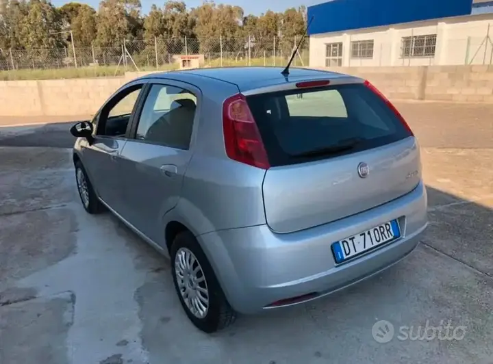 Fiat Grande Punto 2009 photo 3