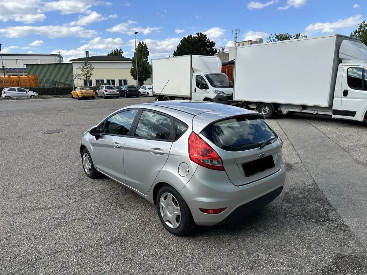 Ford Fiesta 2012 photo 2