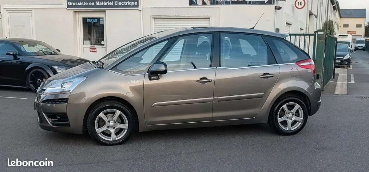 Citroen C4 Picasso 2011 photo 2