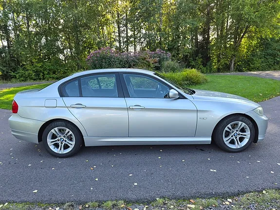 BMW 318D 2012 photo 5