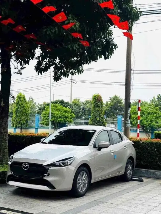Mazda 2 photo 2