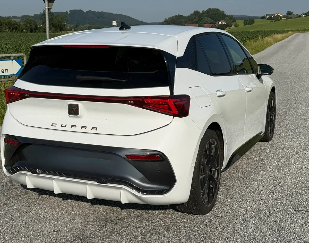 Cupra Born 2023 photo 3