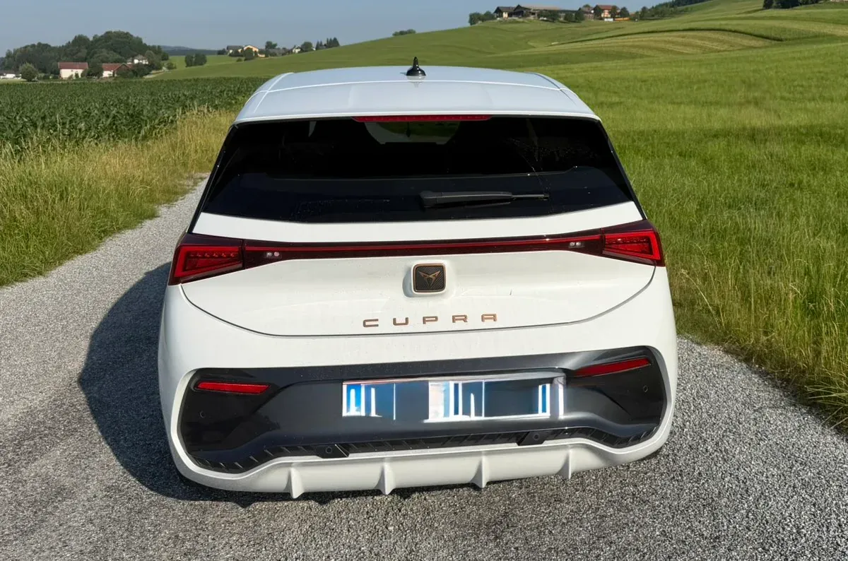 Cupra Born 2023 photo 2