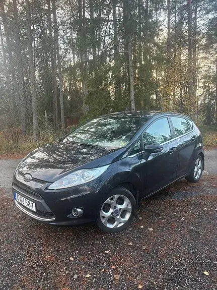 Ford Fiesta 2011 photo 2
