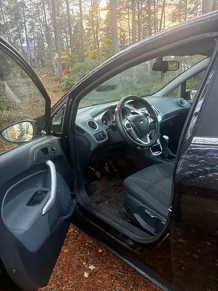 Ford Fiesta 2011 photo 3