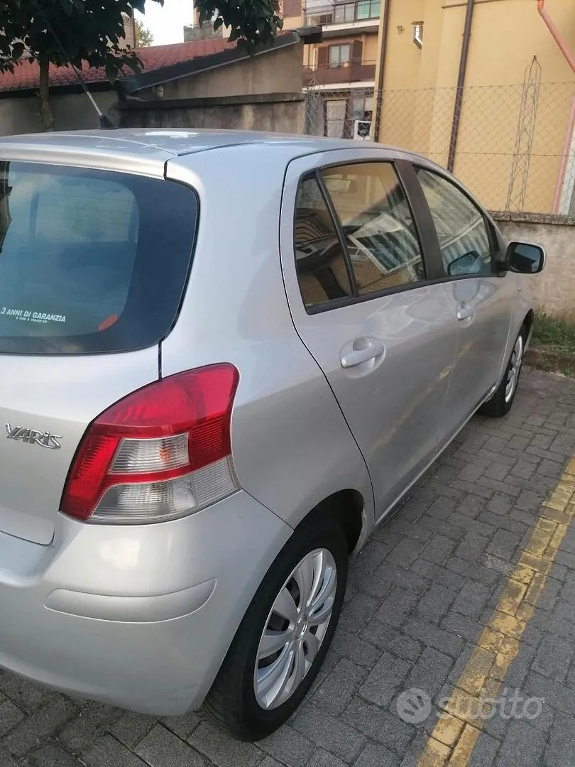 Toyota Yaris 2011 photo 4