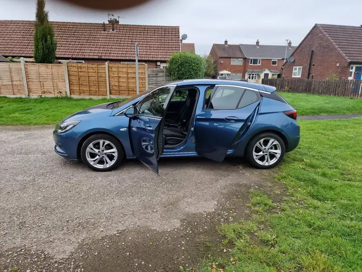 Vauxhall Astra 2015 photo 2