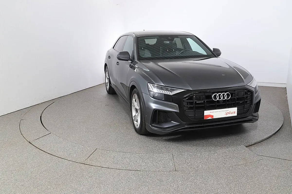 Audi Q8 2021 photo 2