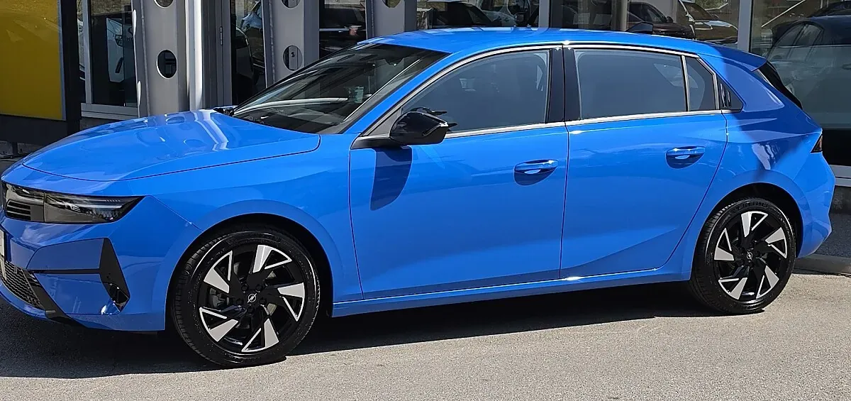 Opel Astra photo 2