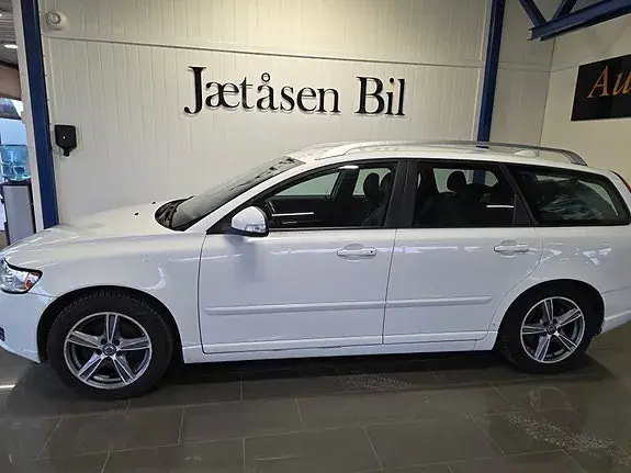 Volvo V50 2010 photo 2