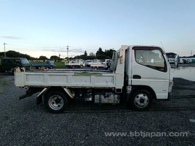 Mitsubishi Canter 2016 photo 2