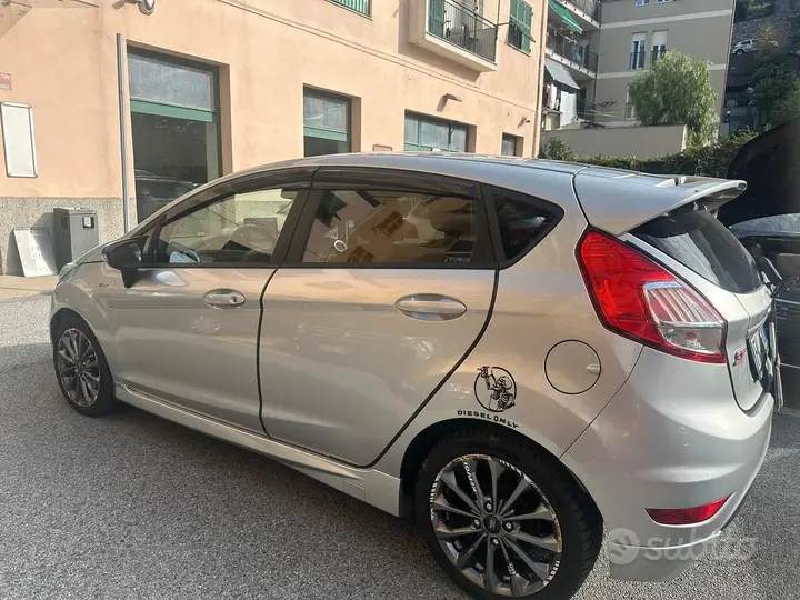 Ford Fiesta 2017 photo 2