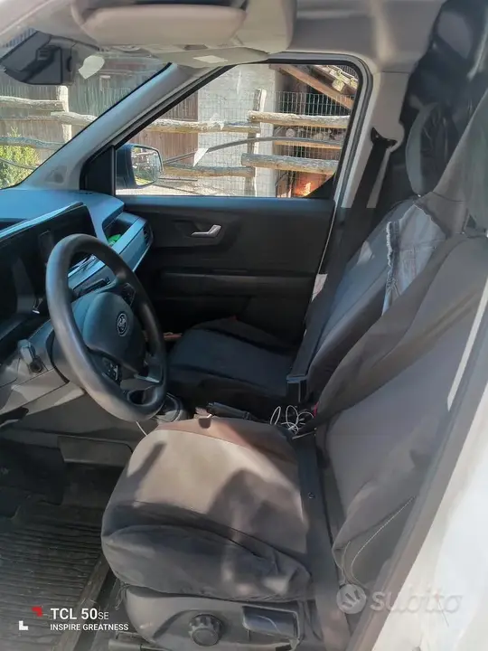 Ford Transit Courier 2024 photo 3