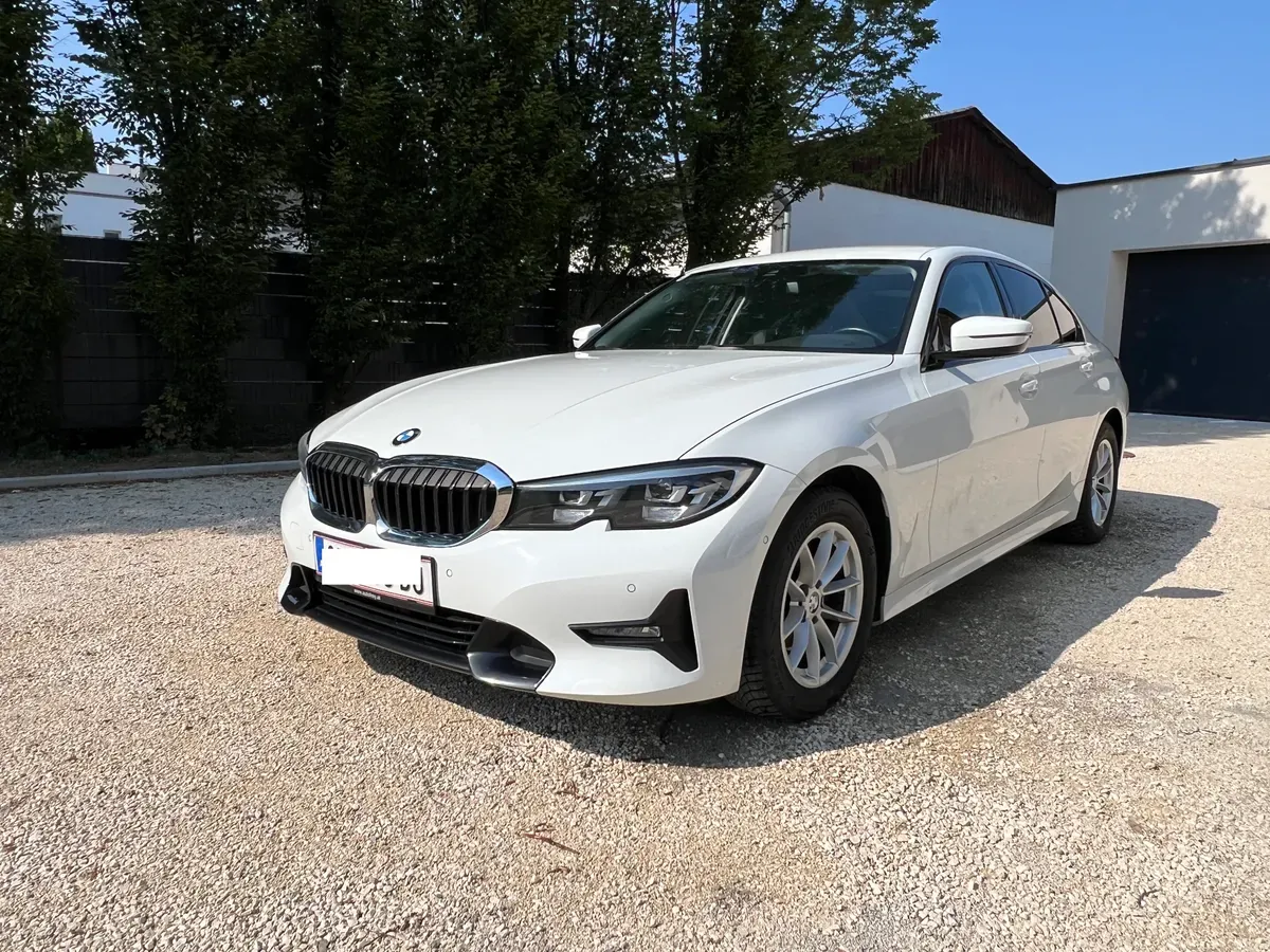 BMW 3 Series 2019 photo 2
