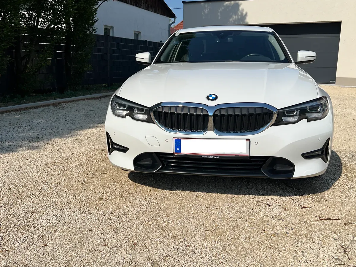 BMW 3 Series 2019 photo 3