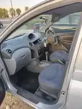 Toyota Vitz 2001 photo 5