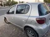 Toyota Vitz 2001 photo 2