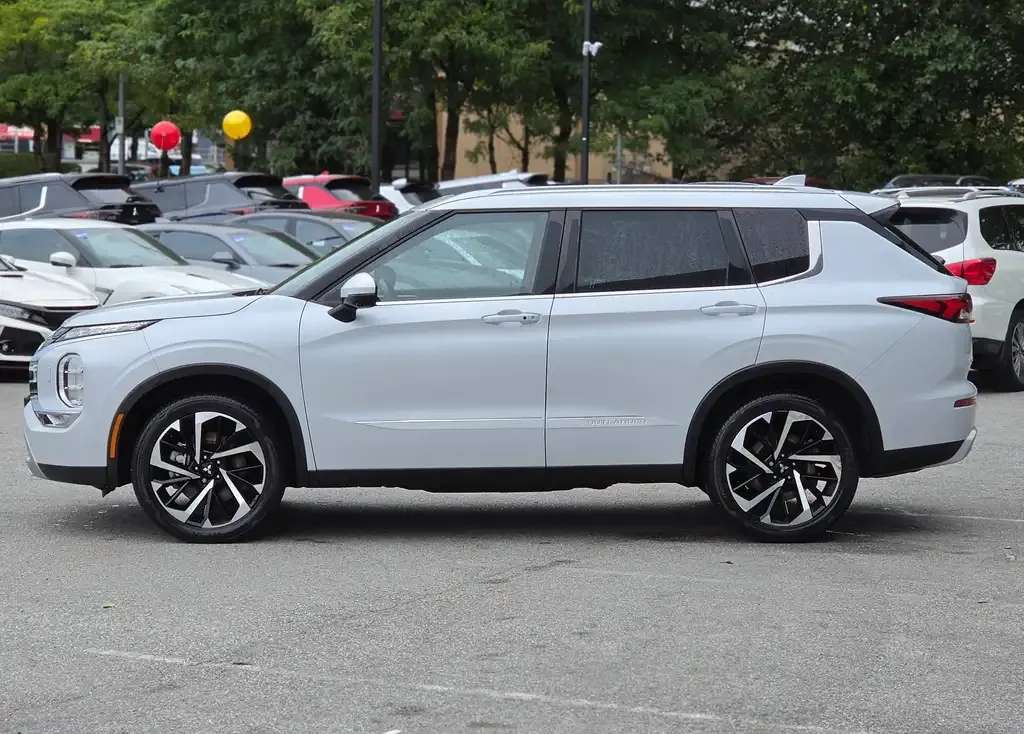 Mitsubishi Outlander 2022 photo 3