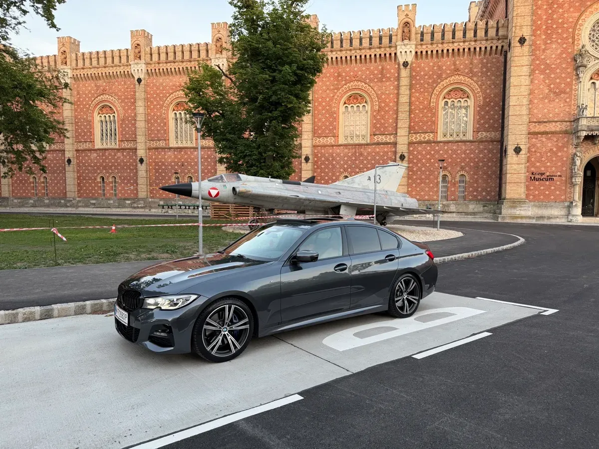 BMW 3 Series 2020 photo 2