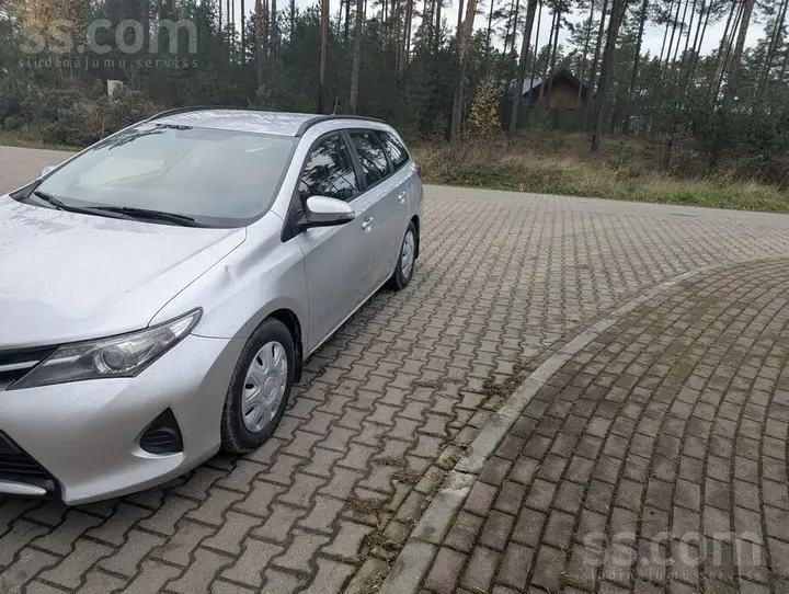 Toyota Auris 2014 photo 3