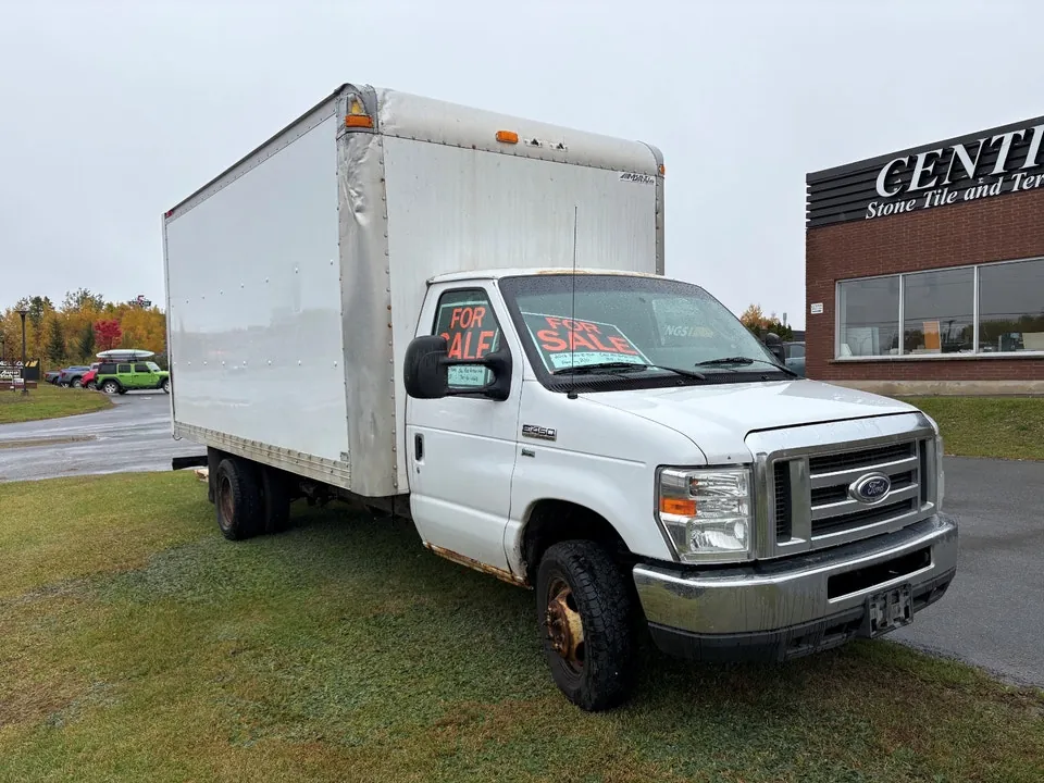 Ford E-450 2016 photo 2