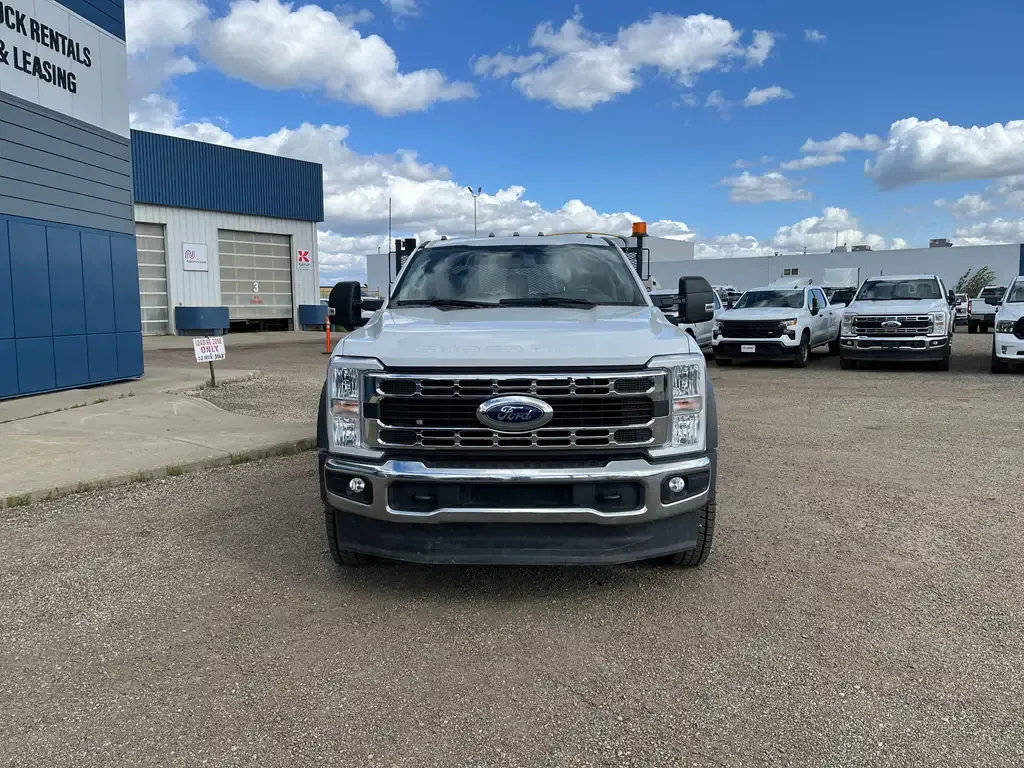 Ford F-550 Super Duty 2024 photo 3