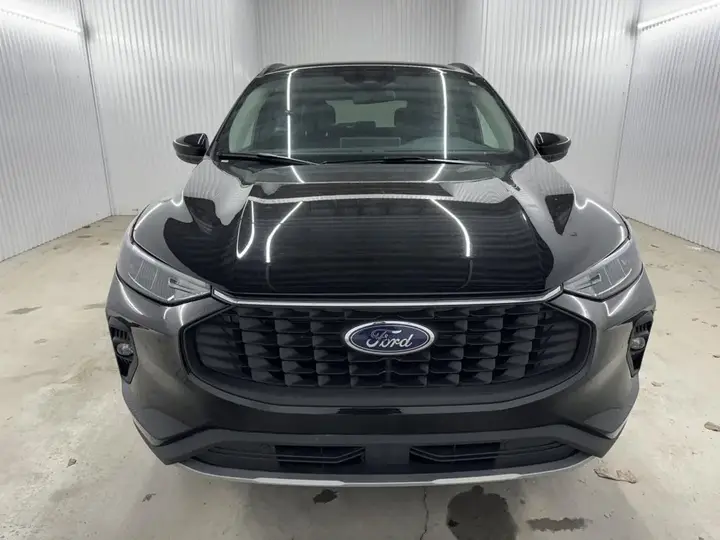 Ford Escape 2025 photo 2