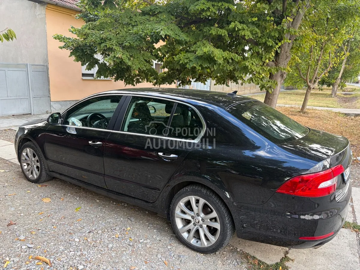Skoda Superb 2014 photo 4