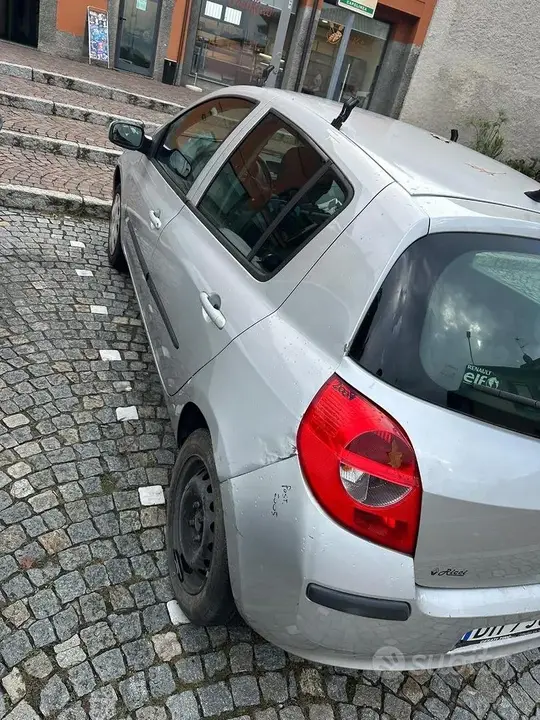 Renault Clio 2008 photo 4