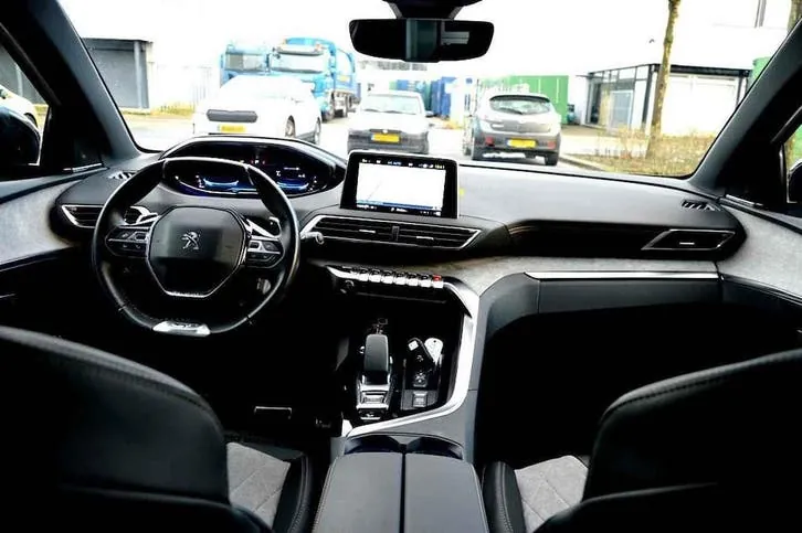 Peugeot 3008 2020 photo 2