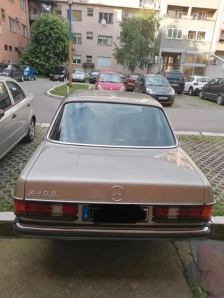 Mercedes-Benz 240D