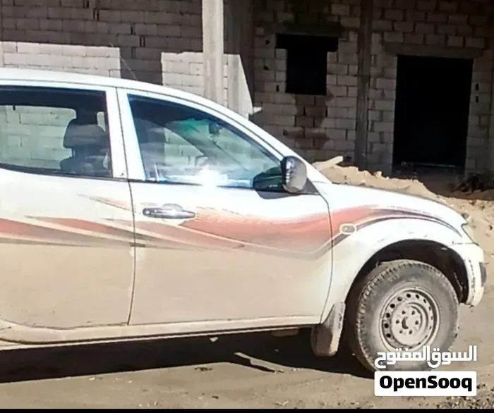 Mitsubishi L200 2010 photo 2