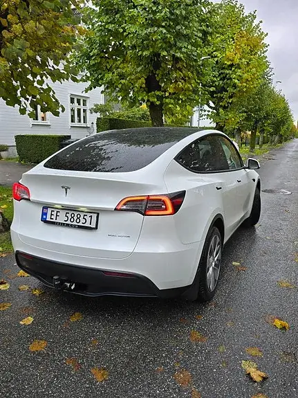 Tesla Model Y 2023 photo 5