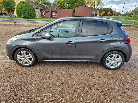 Peugeot 208 2016 photo 2