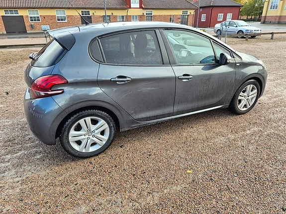 Peugeot 208 2016 photo 3
