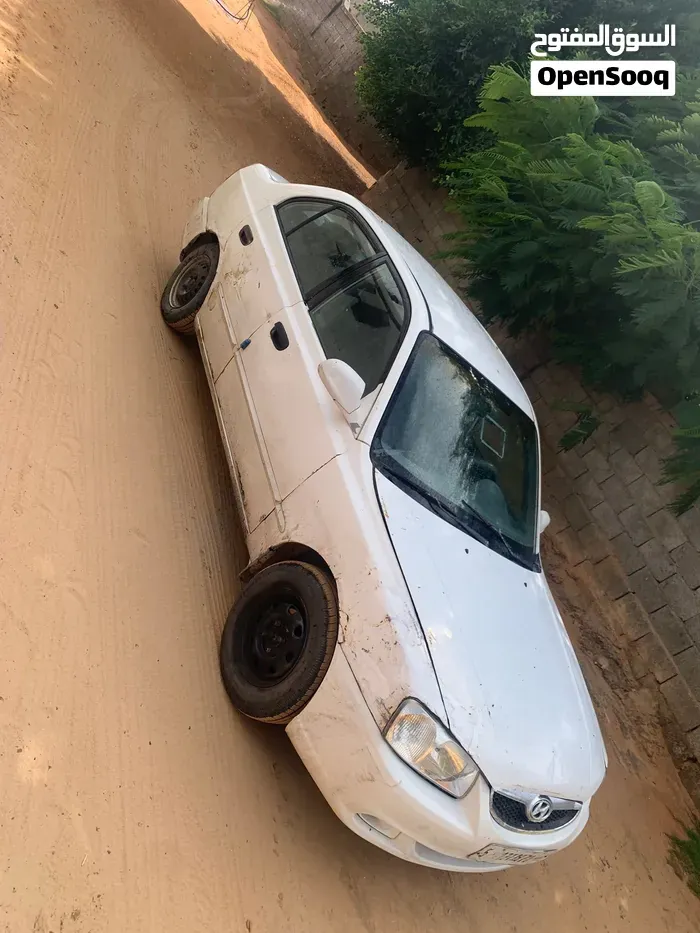 Hyundai Verna 2002 photo 2