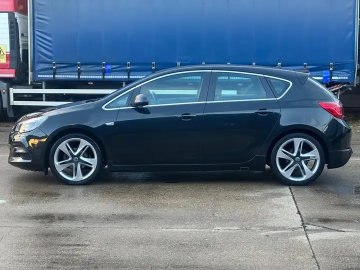 Vauxhall Astra 2015 photo 5