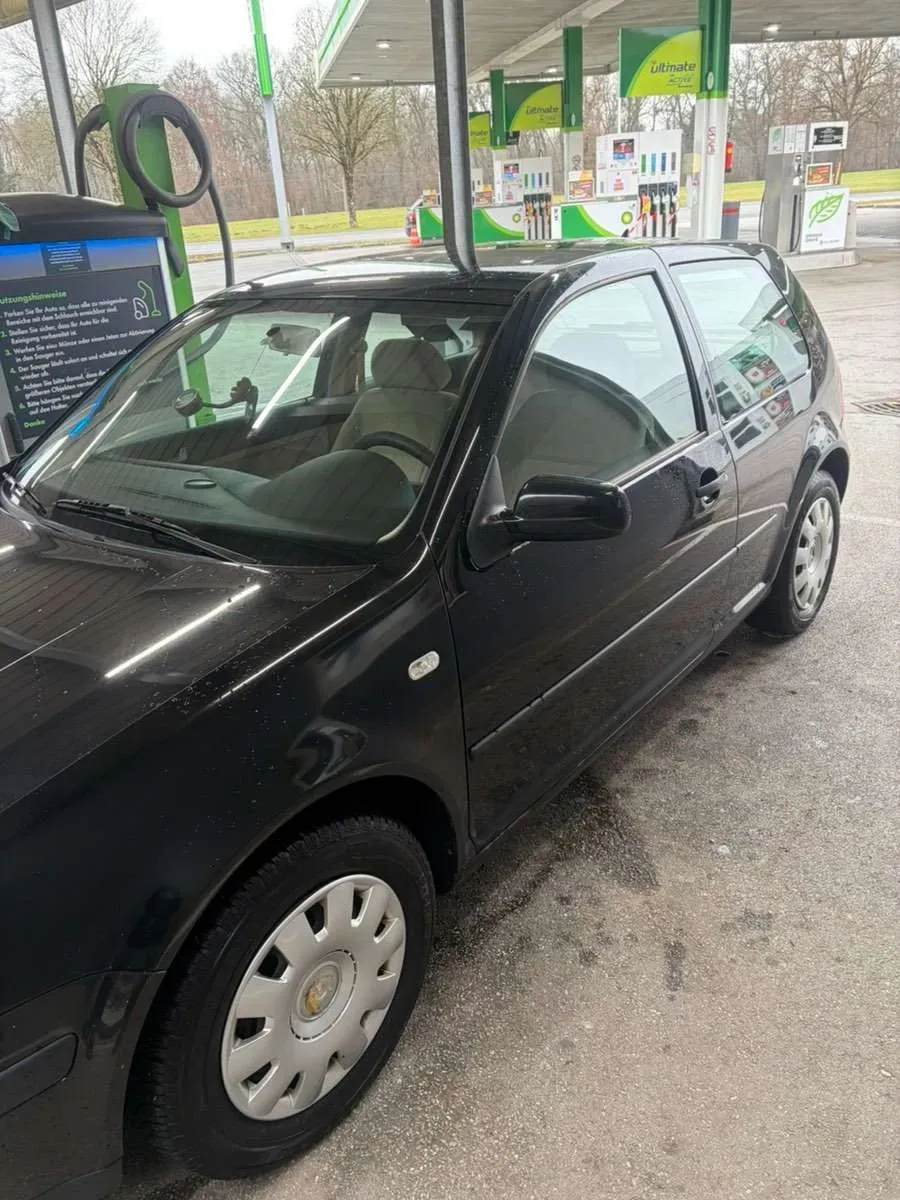 Volkswagen Golf 2002 photo 2