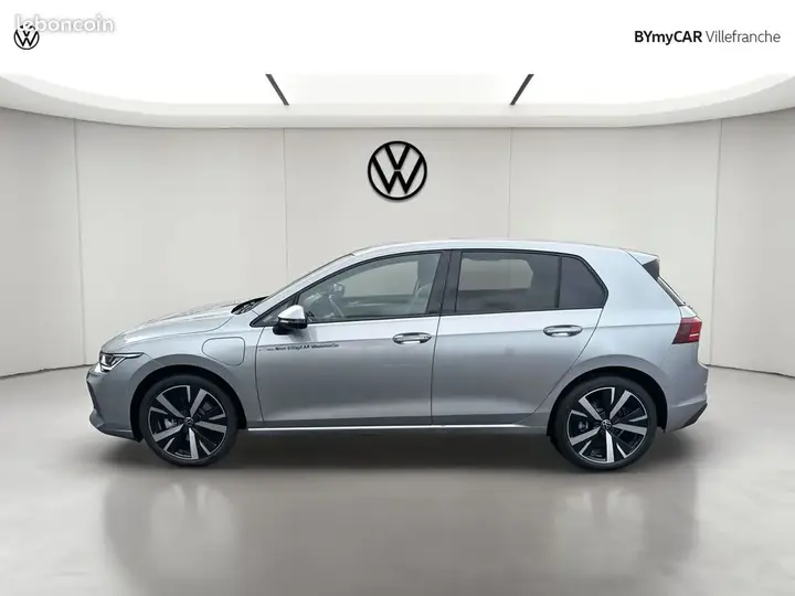Volkswagen Golf 2025 photo 2