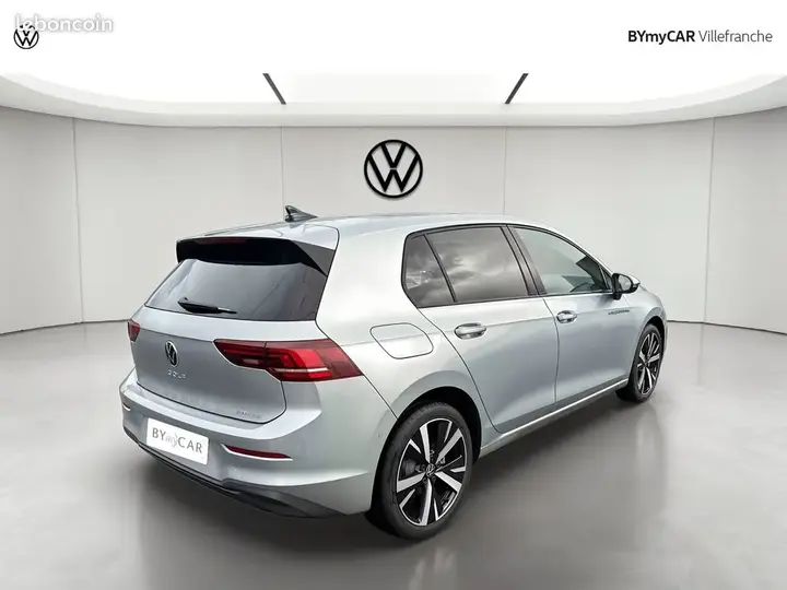 Volkswagen Golf 2025 photo 5
