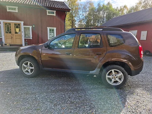 Dacia Duster 2012 photo 4