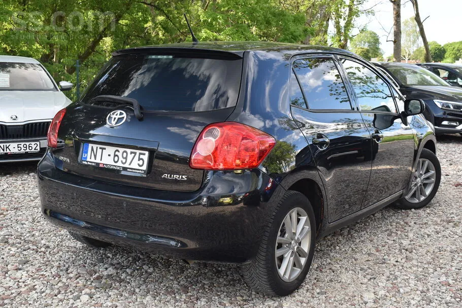 Toyota Auris 2008 photo 2