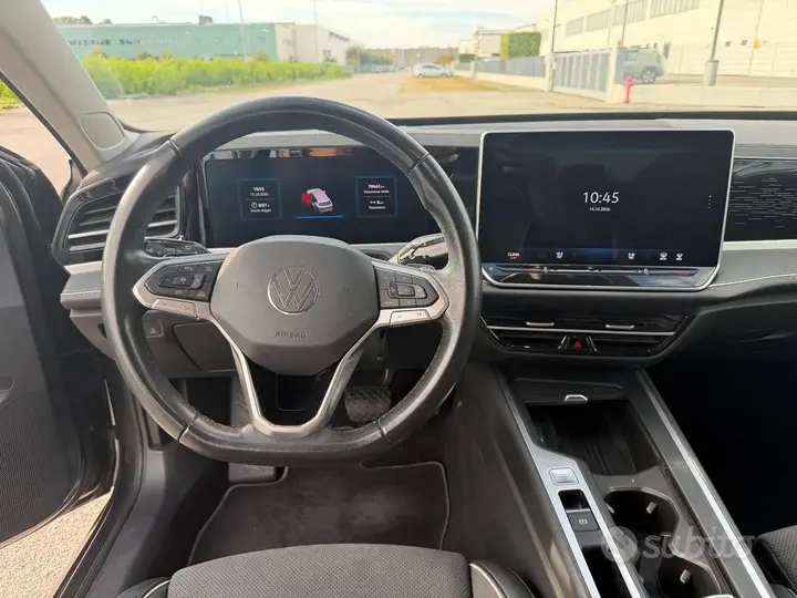 Volkswagen Passat 2024 photo 3
